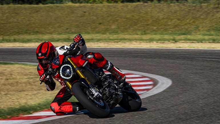 Νέα σπoρ έκδοση SP της Ducati Monster 